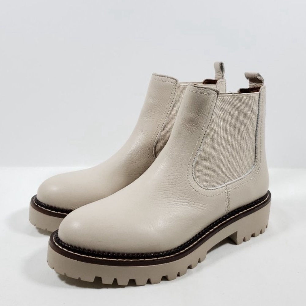 Caslon Chelsea Boots 7.5 Cream